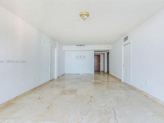 3rd image of 31 SE 5th St APT 2708
