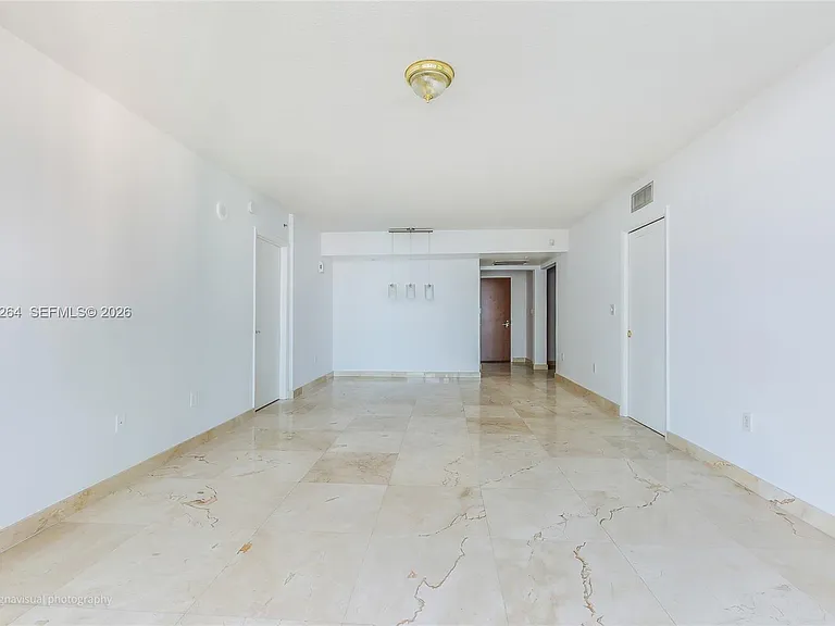 31 SE 5th St #2708 — Photo 3