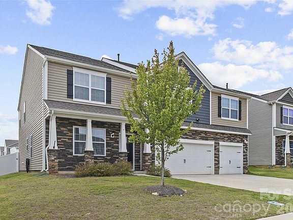 3rd image of 134 Giant Oak Ave