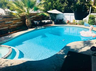 6831 Peach Ave, Van Nuys, CA 91406