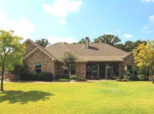104 Sequoya Dr, Lake Kiowa, TX 76240
