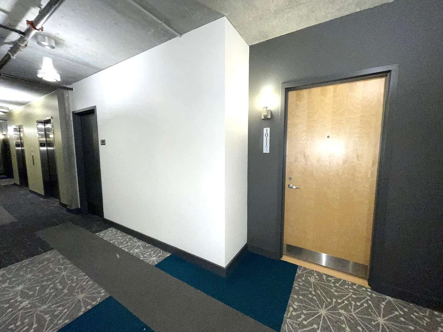 1 bed, 888 sqft, $1,995 — Photo 3