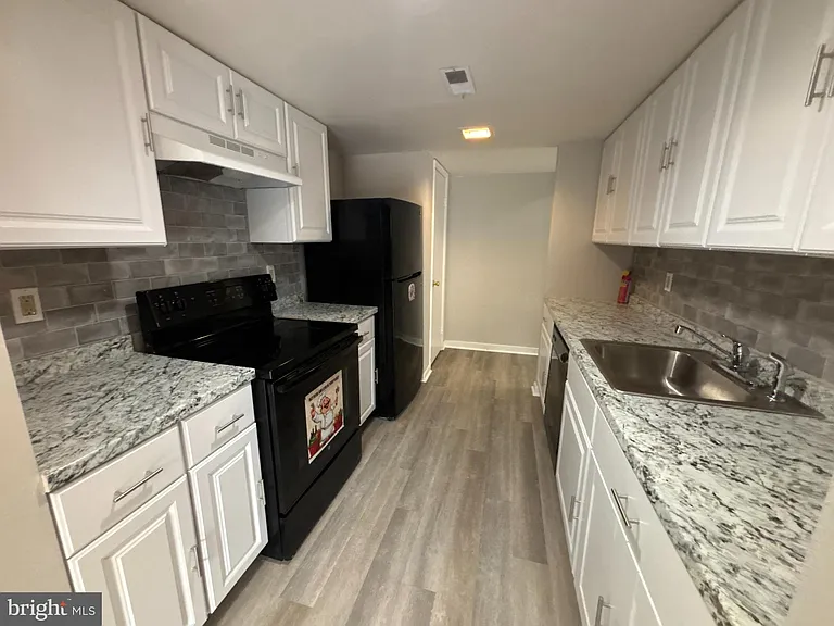 476 Bridge St — Photo 13