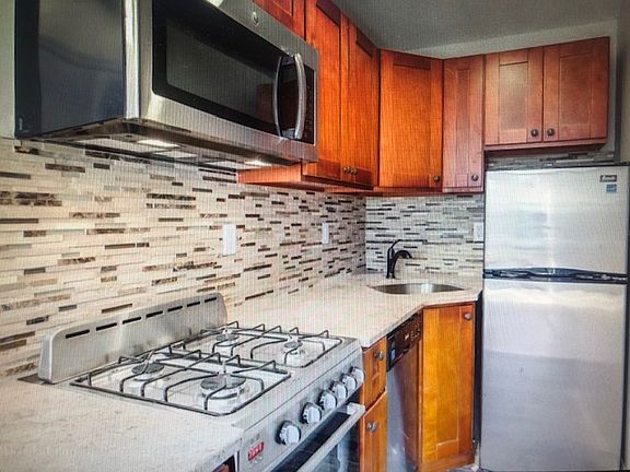 2nd image of 147A Columbia St APT 1