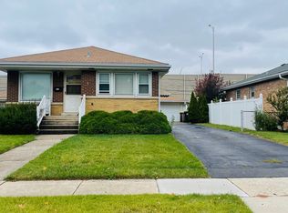 4614 Scott St, Schiller Park, IL 60176