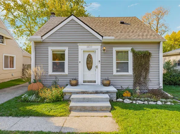 22117 Poinciana St, Southfield, MI 48033
