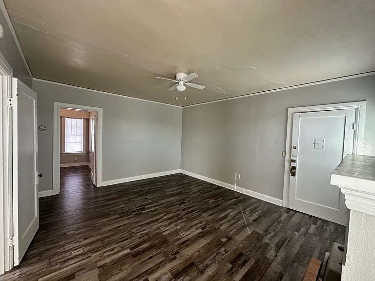 216 W Oak Ave #4 — Photo 7
