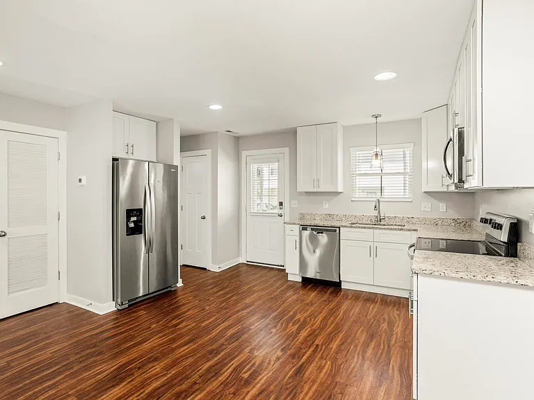 309 Myatt Dr #E — Photo 11