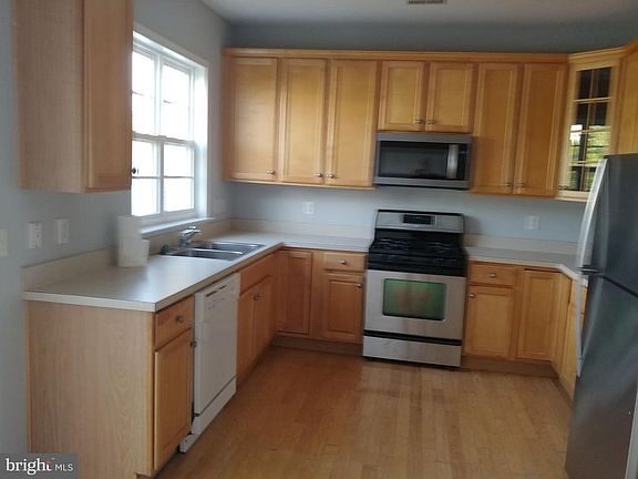 2nd image of 182 Gillespie Ave