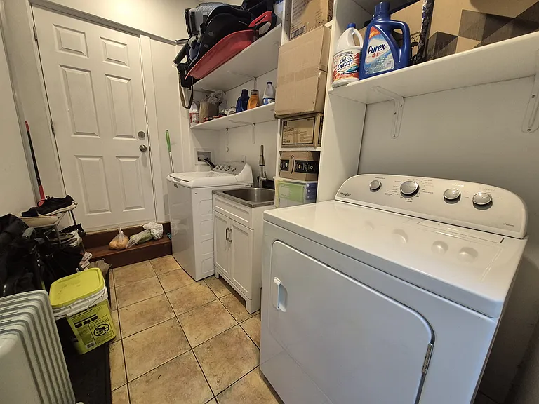 1191 Woodbine Ave #BASEMENT — Photo 15