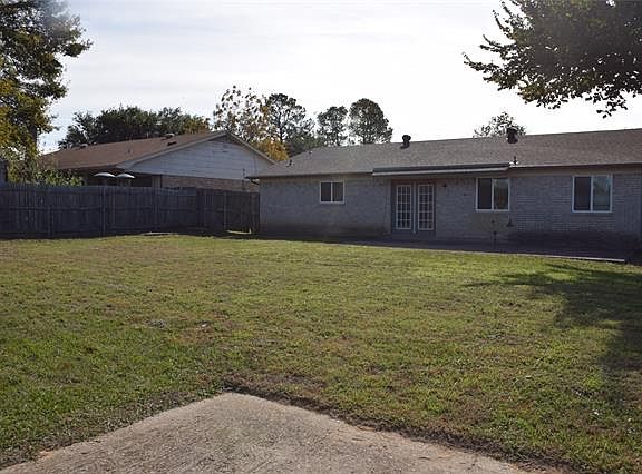 4th image of 2305 Yale Dr