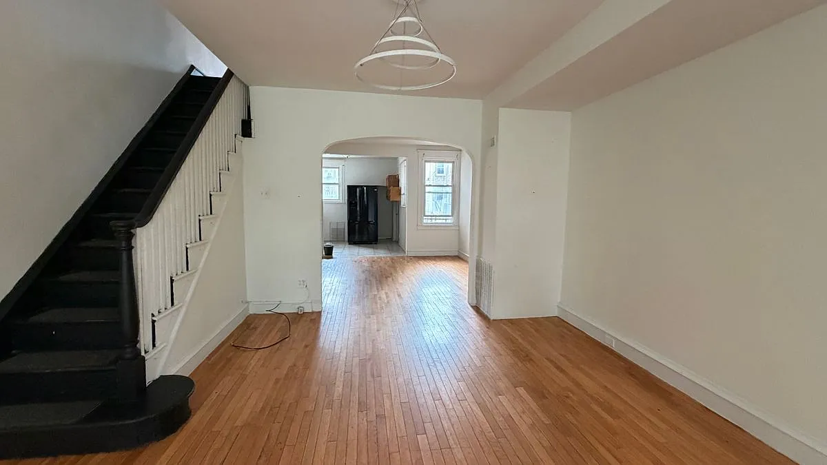 3 bed, 1.5 bath, 1260 sqft, $1,600 — Photo 2
