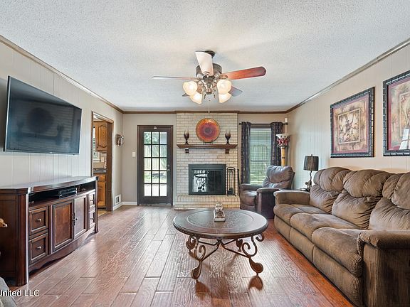 3rd image of 8393 Farmington Dr E