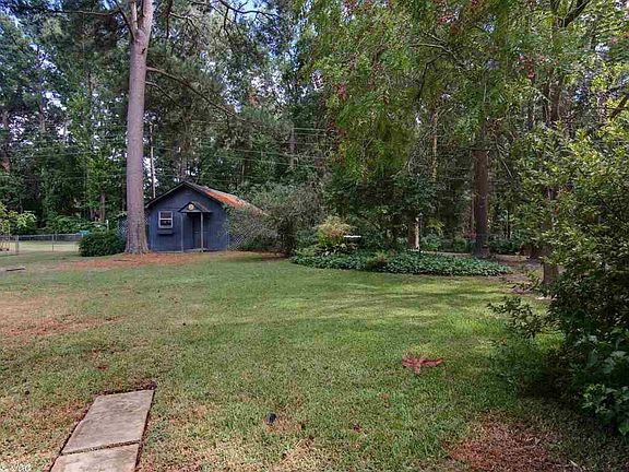 3rd image of 180 Lakeshore Dr