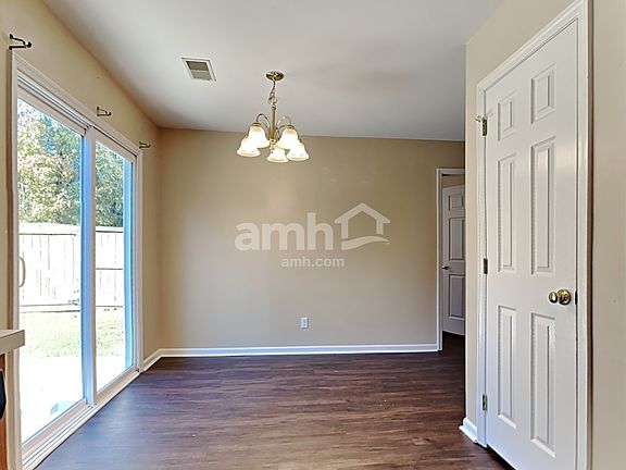 5th image of 9001 Greenbriar Dr
