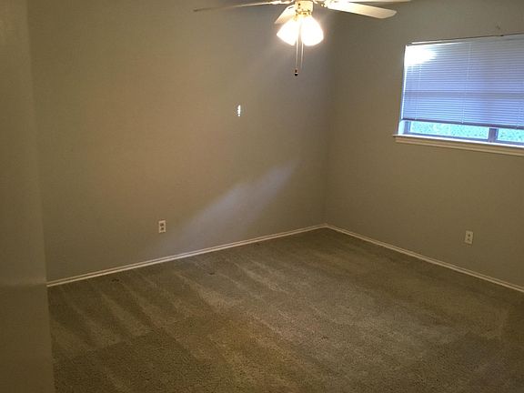 2nd image of 2205 Crooked Oak Ct