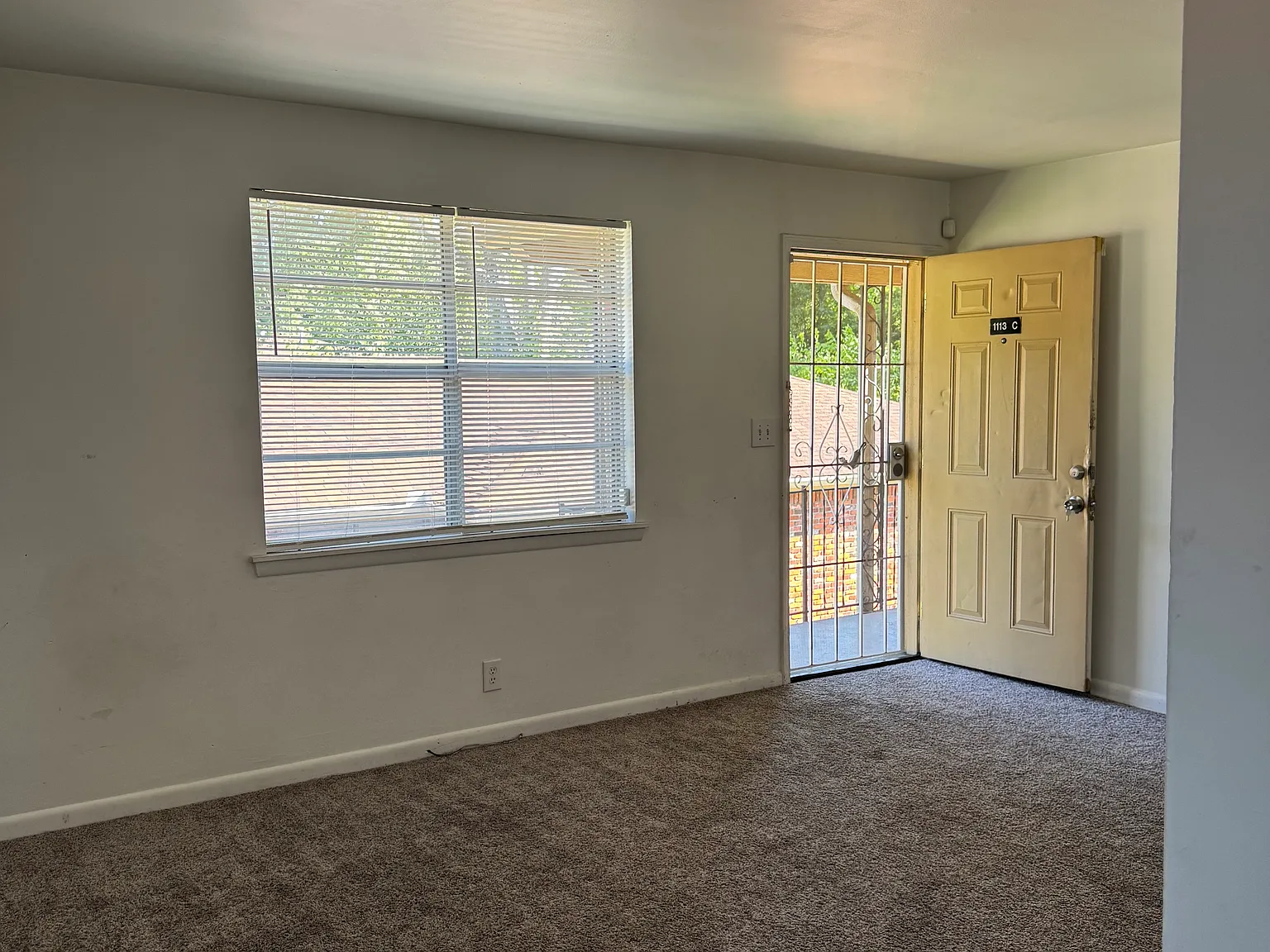 2 bed, 800 sqft, $900 — Photo 2