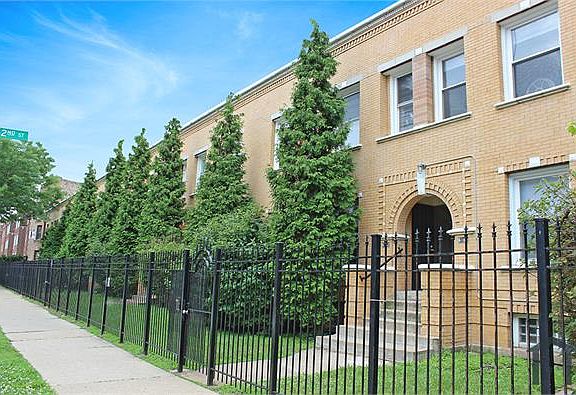 2nd image of 6160 S King Dr #6204