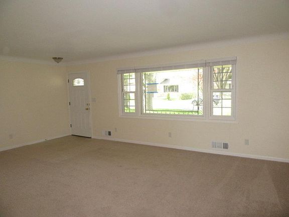 2nd image of 422 Eldridge Ave E