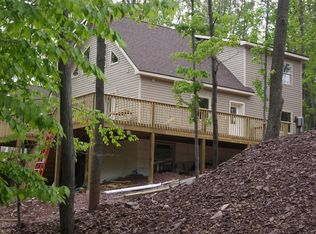 14 Cherokee Ter, Lake Ariel, PA 18436