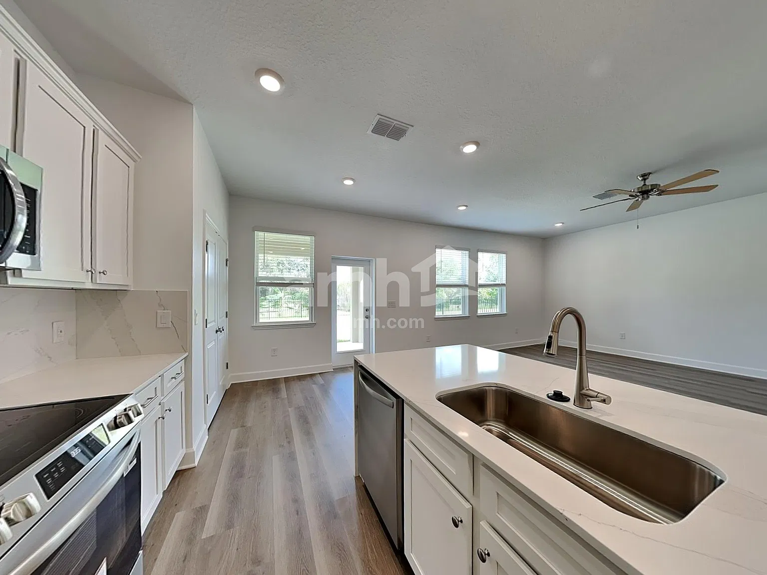 4 bed, 2.5 bath, 1977 sqft, $2,490 — Photo 4