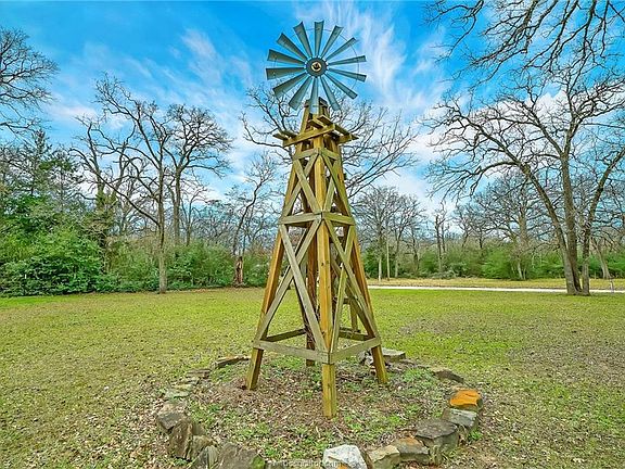 4th image of 5449 Leaning Oaks Ln