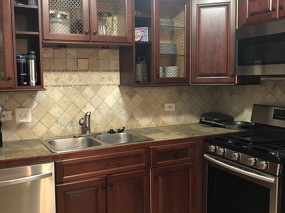 5th image of 700 Wellington Ave Unit 303