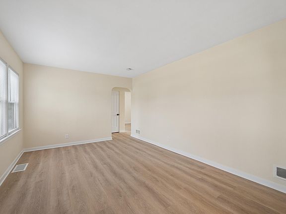 3rd image of 6749 Ontario Ave