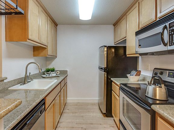 5th image of 2680 Somerset Park Cir