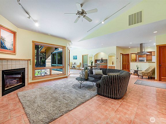 4th image of 33 Westridge Court