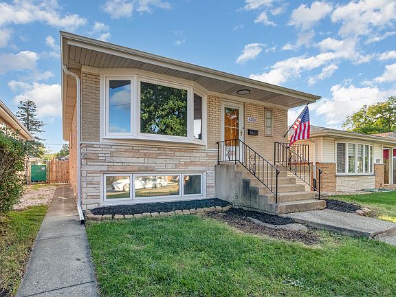 2nd image of 6253 N Harlem Ave