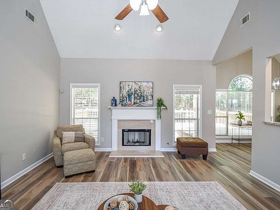 2nd image of 104 Sweetbriar Walk