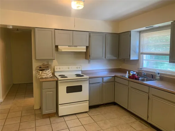 6628 Dunwold Dr, Saint Louis, MO 63134