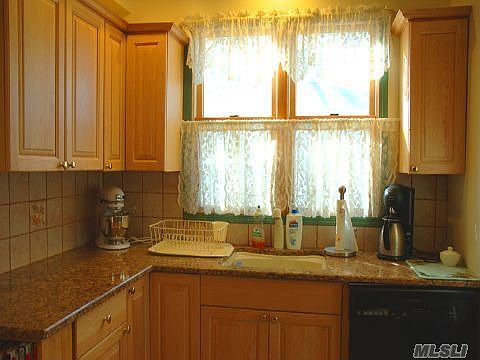 3rd image of 442 Windsor Pl