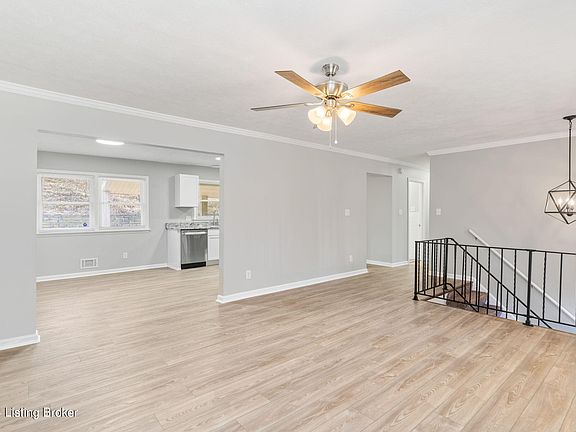 5th image of 9008 Royal Oak Dr