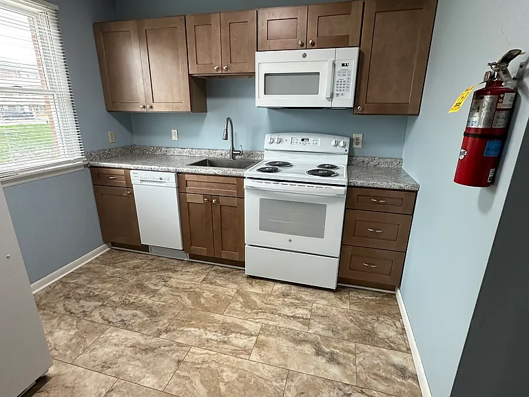888 Wayne Ave #13 — Photo 6