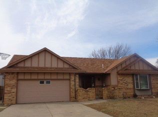 8925 E Blake Ct, Wichita, KS 67207