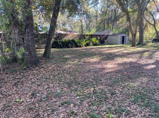 1198 Woodlake Dr, Cantonment, FL 32533