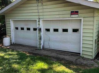 13587 N Hillside Dr, Syracuse, IN 46567