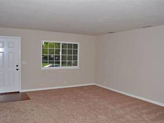 4th image of 7252 Leonard Ave