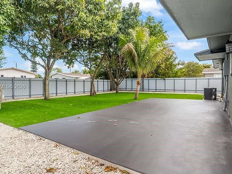 630 SW 28th Dr — Photo 14