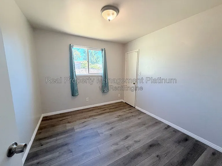 2728 E Gettysburg Ave — Photo 4