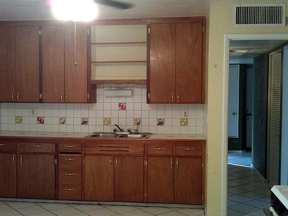 4th image of 2325 W Diana Ave