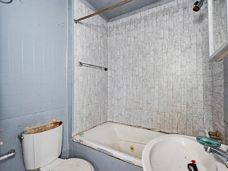 615 Macon St — Photo 3