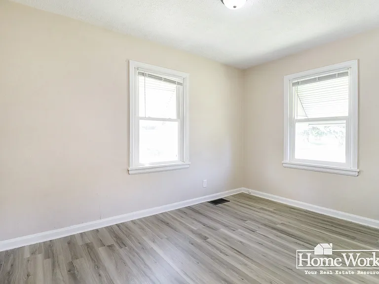 2823 Calhoun St — Photo 8