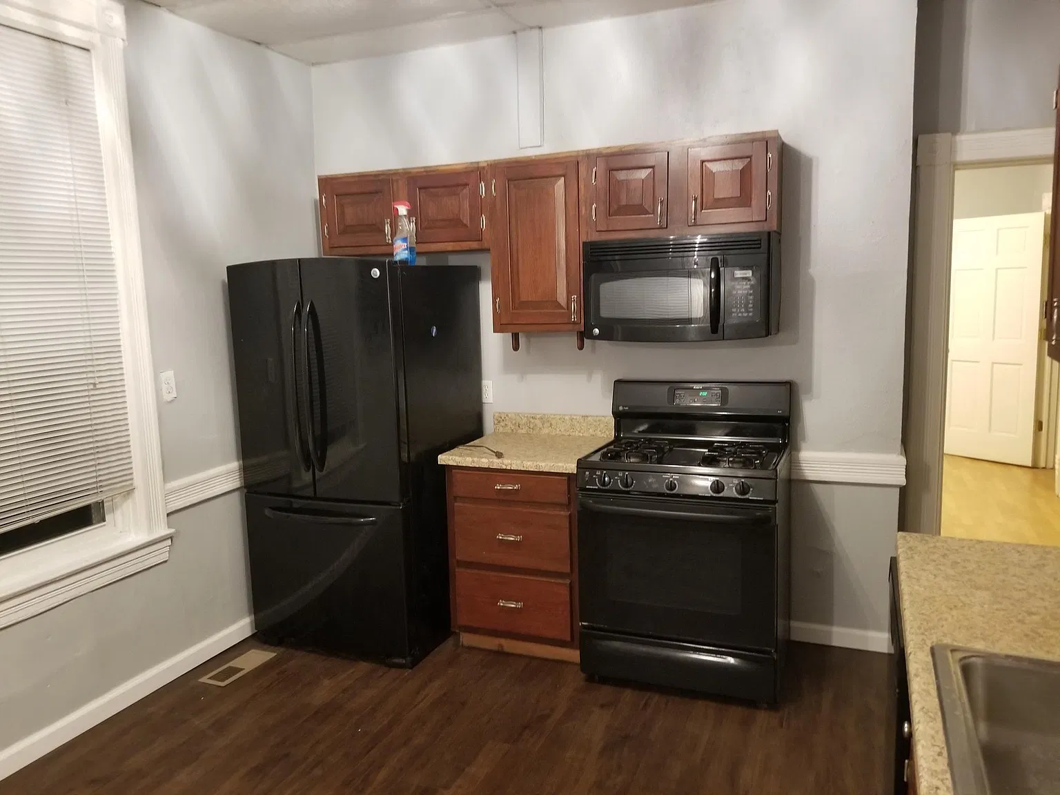 2 bed, 1050 sqft, $1,550 — Photo 2