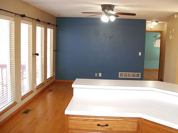 4th image of 916 11th Ave
