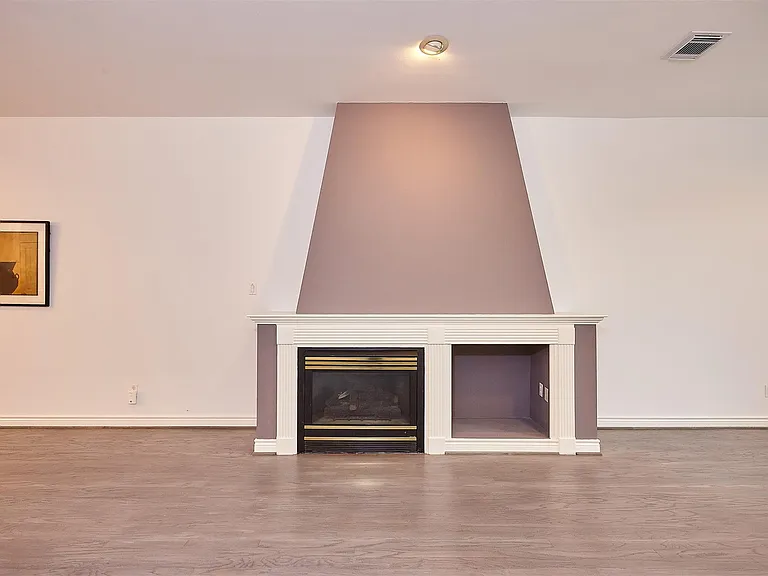 110 E Detering St — Photo 14
