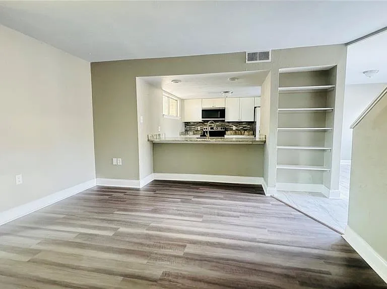 4016 Woodfern Dr #B-8 — Photo 11