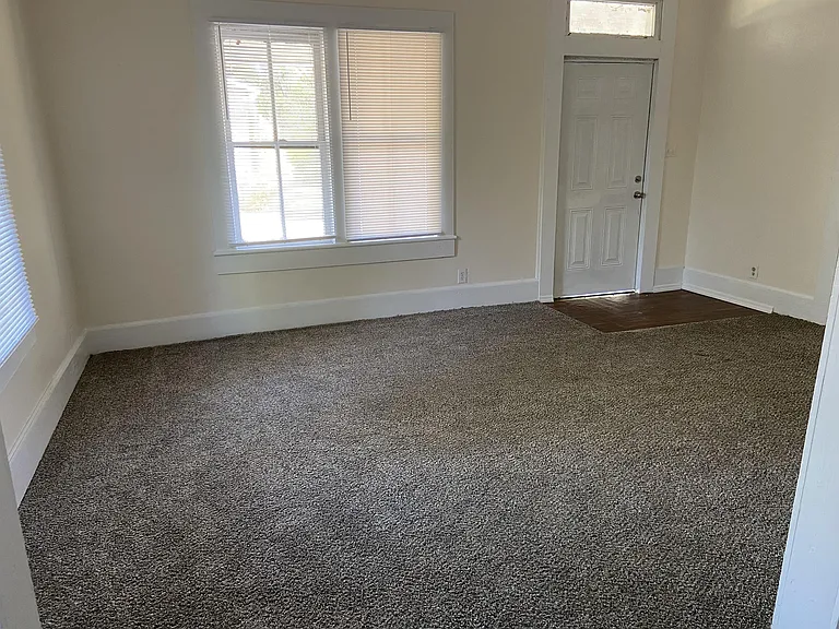 907 W Magnolia St — Photo 8
